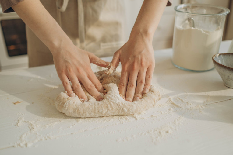 Tajna mekog domaćeg hleba: Pekari imaju jednostavan trik koji produžava svežinu danima