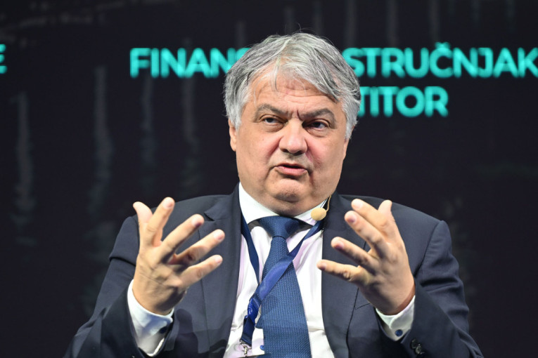 Lučić: Telekom Srbija svakog meseca ima priliv od gotovo 13 milijardi dinara