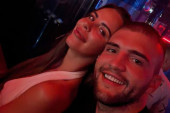 Bogdana i Veljko Ražnatović u provodu na Kipru - igra se užičko kolo! (FOTO)