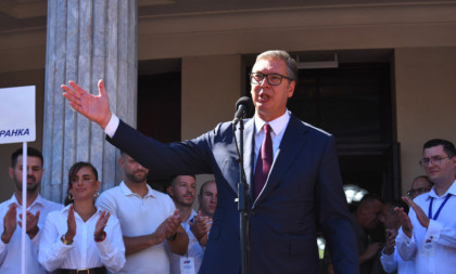 Vučić je na ovo upozoravao: Sramne scene u Prištini! Slave vođe OVK, satovi odbrojavaju vreme do presude u Hagu