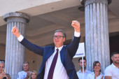 Mir, stabilnost i razvoj protiv nasilja i mržnje: Potpuni raskorak u ponudama politika predsednika Vučića i blokadera