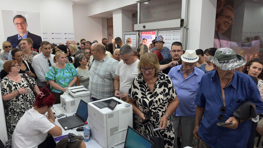 Velika podrška SNS-u: Predsednik Vučić se zahvalio građanima - "Hvala vam, divni ljudi Srbije! Do konačne pobede!" (VIDEO/FOTO)