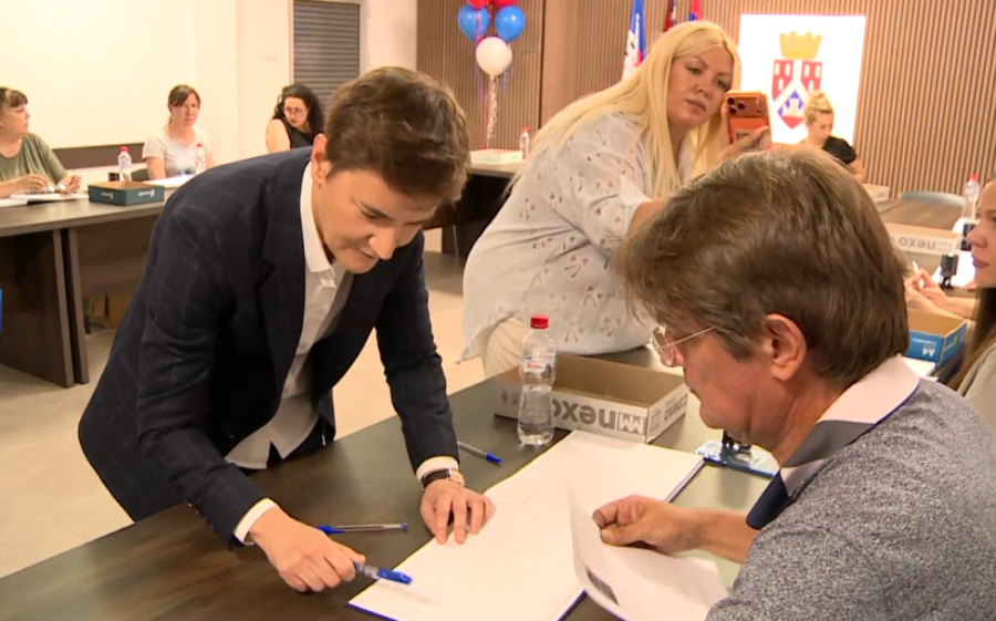 Velika podrška SNS-u: Predsednik Vučić se zahvalio građanima - "Hvala vam, divni ljudi Srbije! Do konačne pobede!" (VIDEO/FOTO)