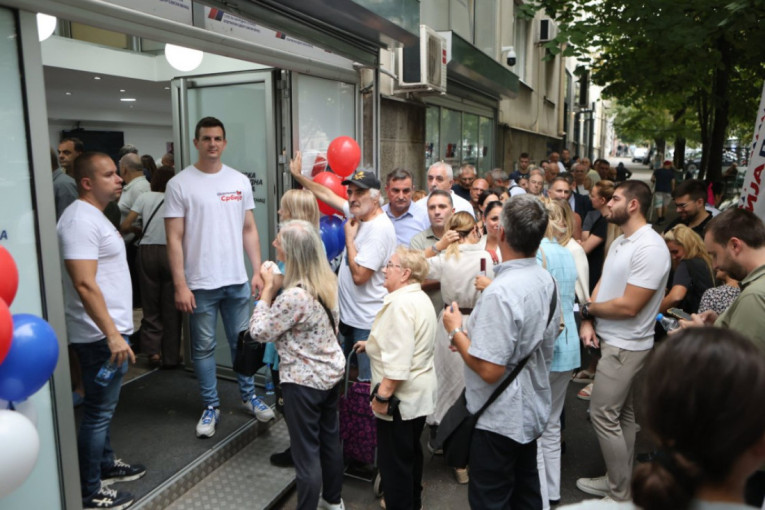 Blokaderi udarili i na najrođenije: Pozivaju da se starijima sakriju lične karte kako ne bi glasali