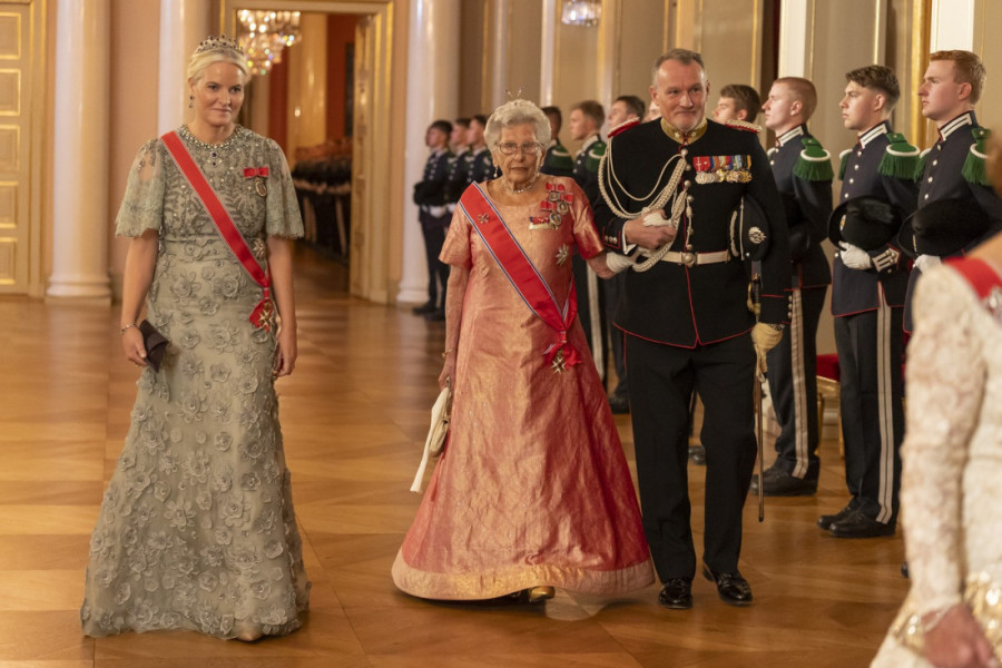 Nova smrt potresla kraljevsku porodicu: Princeza preminula!
