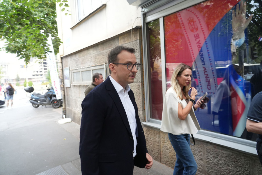 Kancelarija za KiM o hapšenju devetoro Srba: Kurtijeva policija upadala u kuće na Krstovdan, priveden i starac od 90 godina
