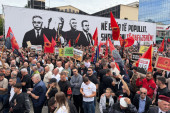 Srbofobija na vrhuncu: Gradovi širom Kosmeta "okićeni" zastavama i amblemima zločinačke OVK (VIDEO)