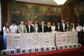 Predato tačno 224.557:  Predstavnici liste "Aleksandar Vučić - Ujedinjena Srbija" predali listu kandidata i potpisa građana u RIK-u