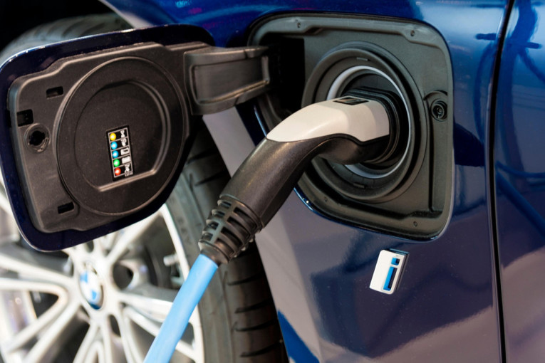 Automobil vam je posle kiše prekriven saharskim peskom? Evo kako da uklonite prljavštinu bez oštećenja