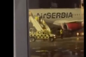Blokader napravio haos u avionu Er Srbije! Ispitivao stjuardese za koga glasaju, pa pomenuo bombu