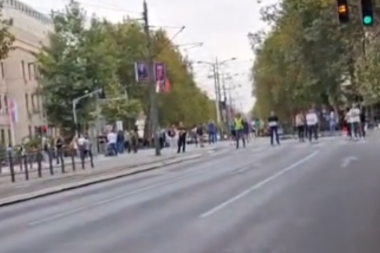 Blokaderi opet maltretiraju Beograđane i ometaju saobraćaj: Bliži se 25. oktobar, građani će dati svoj sud (VIDEO)