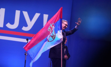 "Naša trobojka je simbol slobode i ponosa" Vučić: Dan srpskog jedinstva podseća na snagu koja je uvek bila u zajedništvu