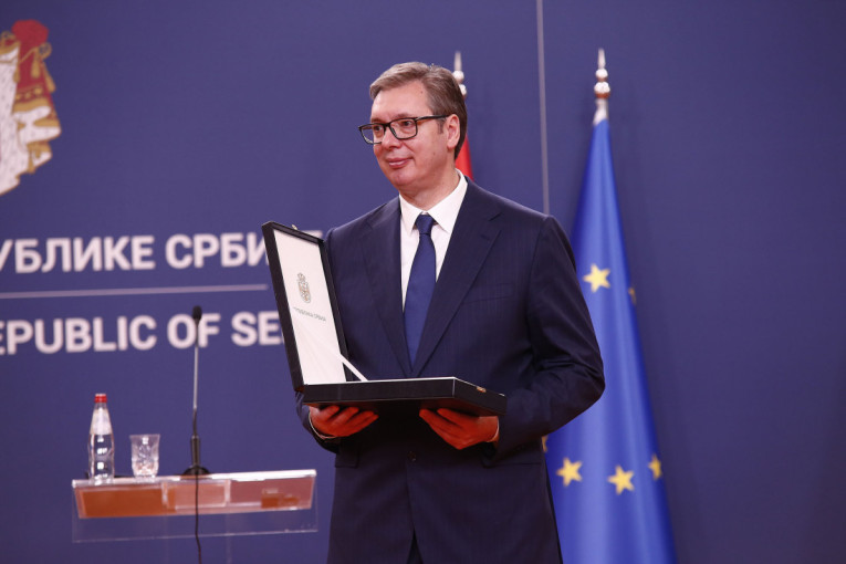 Vučić dodeljuje odlikovanja!