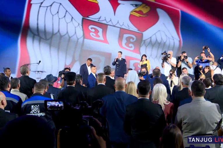 Vučić dodeljuje odlikovanja! (VIDEO)