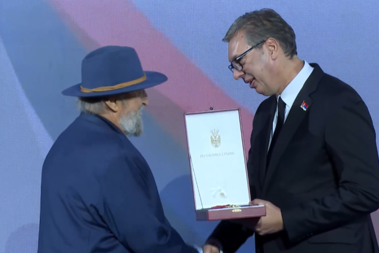 Vučić dodeljuje odlikovanja!  "Okupili smo se da proslavimo naše uskrsnuće i našu slobodu" (VIDEO)