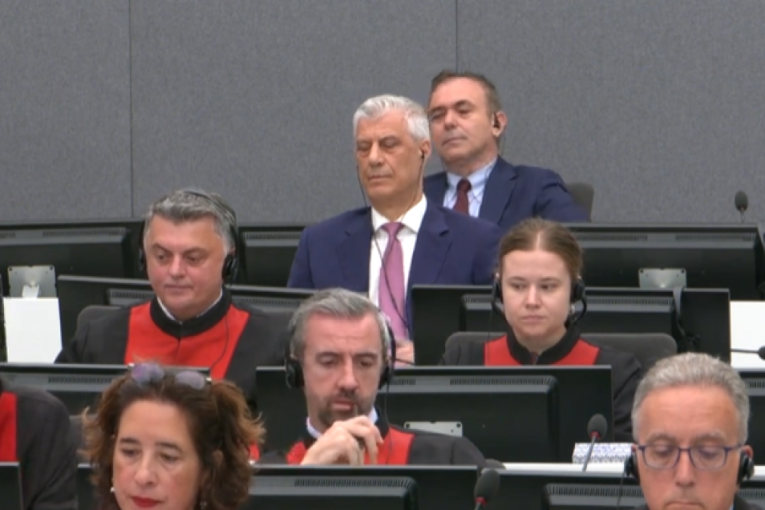 Izricanje presuda Tačiju i vođama OVK! Tužilaštvo dokazalo da je OVK počinilo ratni zločin nezakonitog ili proizvoljnog hapšenja (VIDEO)
