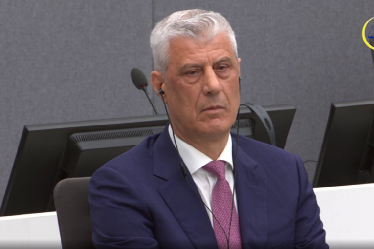 Smeta mu što se narod krsti pored crkve?! Jovo Bakić: „Ljudi se krste po autobusima i tramvajima“