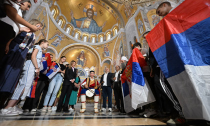 Deca iz Hercegovine stigla kod patrijarha Porfirija: U Hram Svetog Save unela srpske zastave