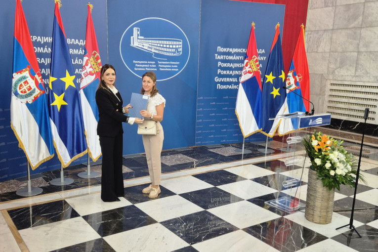 Stiže podrška poljoprivrednicima: Vojvođanskim gazdinstvima 130 miliona dinara za opremu i pčelarstvo
