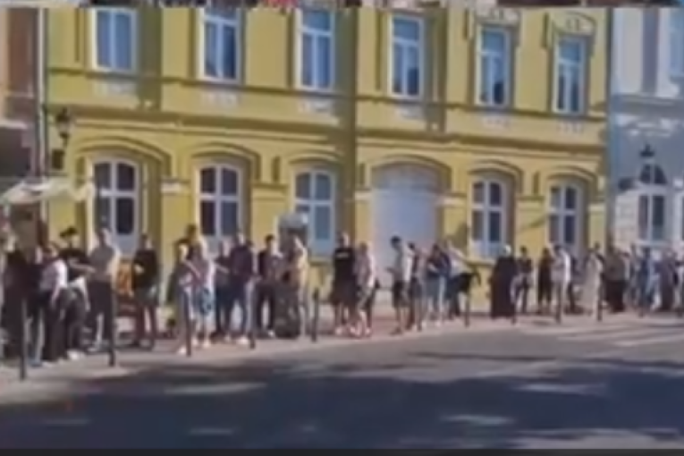 Redovi za kamere ili loša organizacija? Novi detalji otvaraju pitanje zašto su blokaderi ostavili građane da čekaju satima (VIDEO)