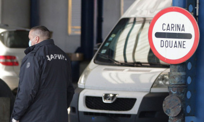 Carinici zaustavili kombi na granici, pa otkrili šta se krije među stvarima: Oprema vredna skoro 40.000 evra(FOTO)