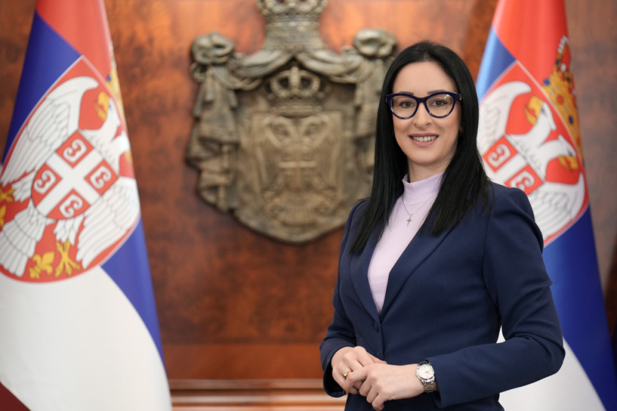 Majkama novorođene dece do 2,5 miliona dinara za kupovinu seoske kuće