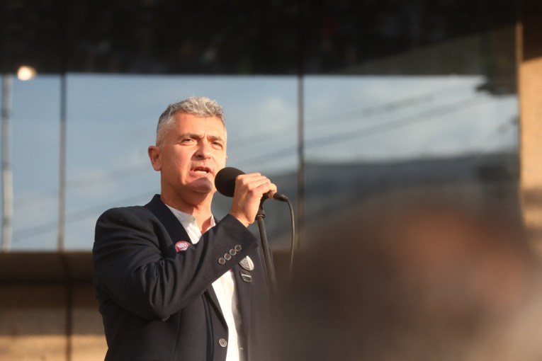Gnusan seksistički komentar nosioca blokaderske liste! Objavljena prepiska sa Iksa, evo kako se Srdanović obratio jednoj ženi! (FOTO)