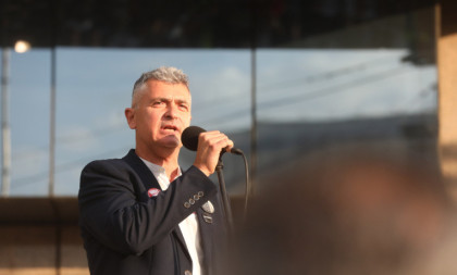 Srdanović isprovocirao haos! Nakon onoga što je uradio u Novom Sadu blokaderi započeli tuču!