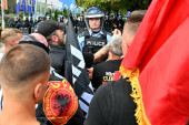 Sve napetije u Prištini: Demonstranti sa zastavama tzv. OVK ispred vlade tzv. Kosova