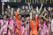 Dok čeka oproštajni meč, Mesi i dalje briljira: Leova "stotka" za 49. trofej u karijeri (FOTO/VIDEO)