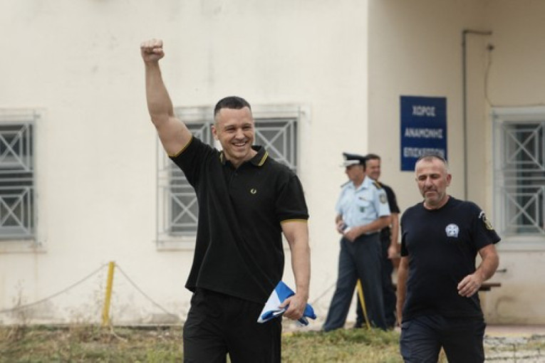 Evropski neonacista pušten iz zatvora pre vremena: Pristalice ga dočekale, odmah najavio povratak u politiku (VIDEO)