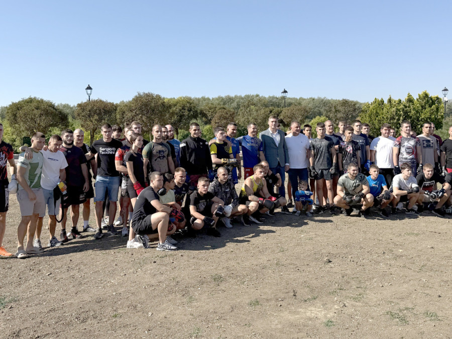 Više od 200 učesnika treniralo sa šampionima u Pančevu: Najmlađi učili od vrhunskih MMA boraca (FOTO/VIDEO)