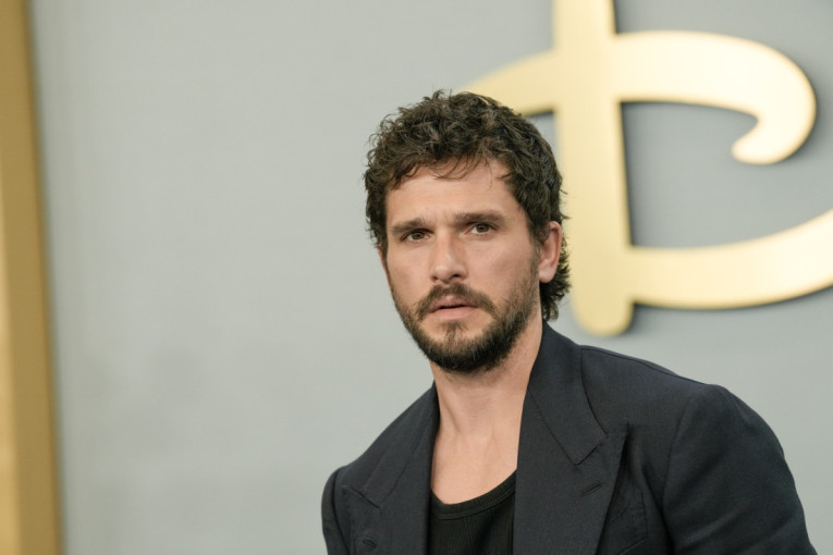 Kit Harington otkrio čudan razlog zbog kog je prihvatio ulogu u seriji o Hariju Poteru: Slušam ga svaku noć