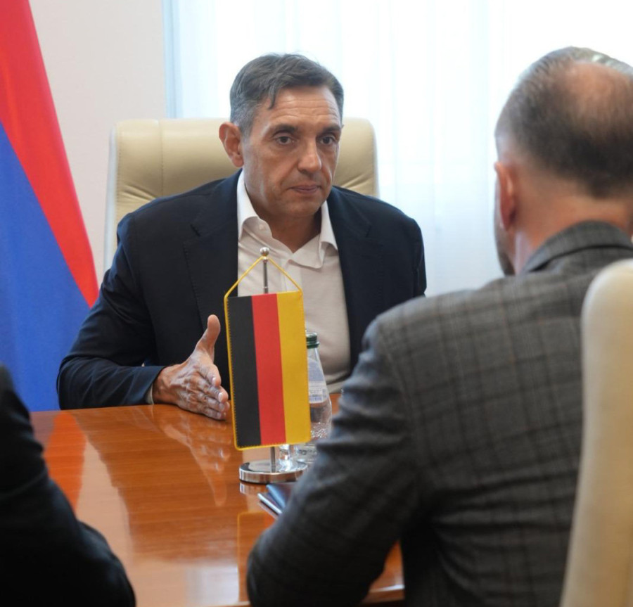 Vulin se sastao sa poslanikom u Bundestagu