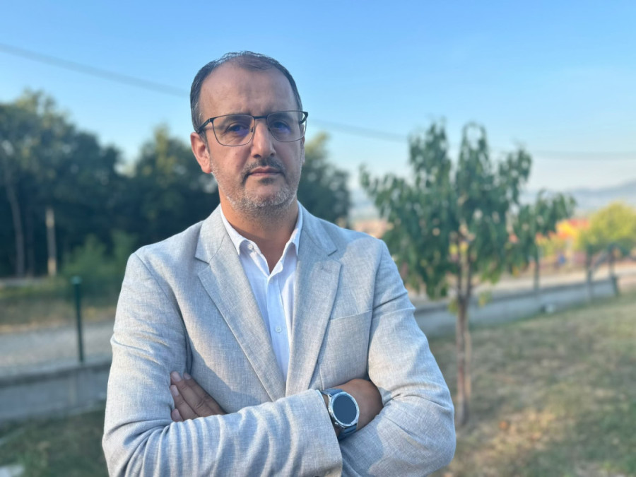 Čudo prirode na padinama Jelice: Malina rodila drugi put na imanju domaćina Periše - ovo mu se nije desilo za 80 godina (FOTO)