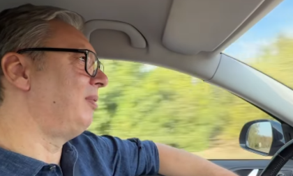 Vučić na Šalinačkom jezeru nedaleko Smedereva, stigao sam vozeći automobil