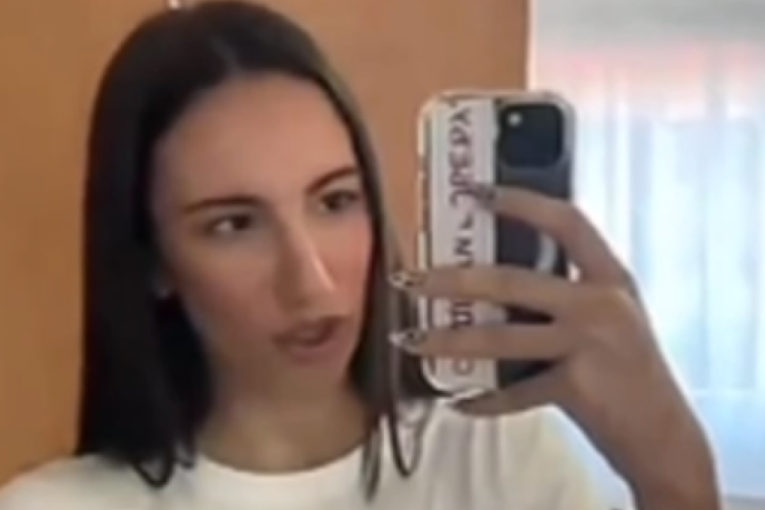 Bez obraza i srama: Blokaderi slave Severinu koja pljuje po Srbiji i našem narodu (VIDEO)