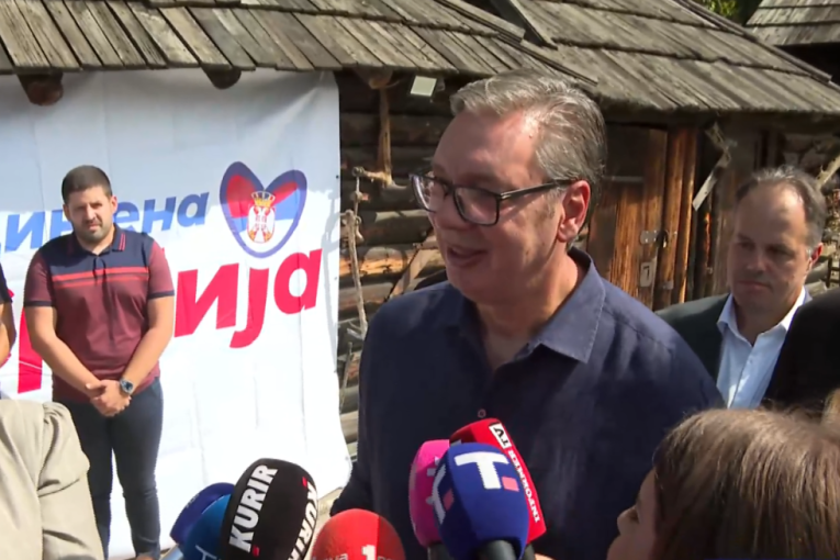 Vučić u etno selu "Moravski konaci":  Predsednik o susretu sa blokaderima na pijaci - Zabavno je bilo...  (FOTO/VIDEO)