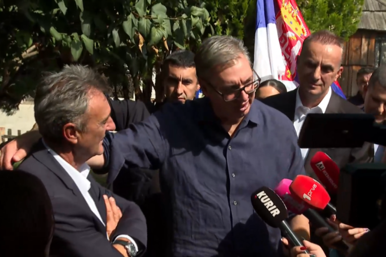 Vučić sa narodom u Velikoj Plani : Da pobedimo u svakom mestu, najubedljivije moguće! (VIDEO/FOTO)