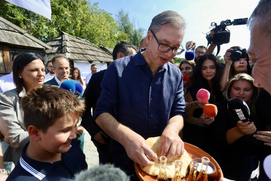 Vučić sa narodom u Velikoj Plani : Da pobedimo u svakom mestu, najubedljivije moguće! (VIDEO/FOTO)