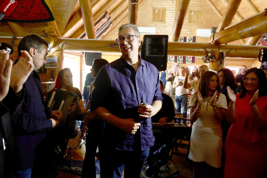 Vučić sa narodom u Velikoj Plani : Da pobedimo u svakom mestu, najubedljivije moguće! (VIDEO/FOTO)