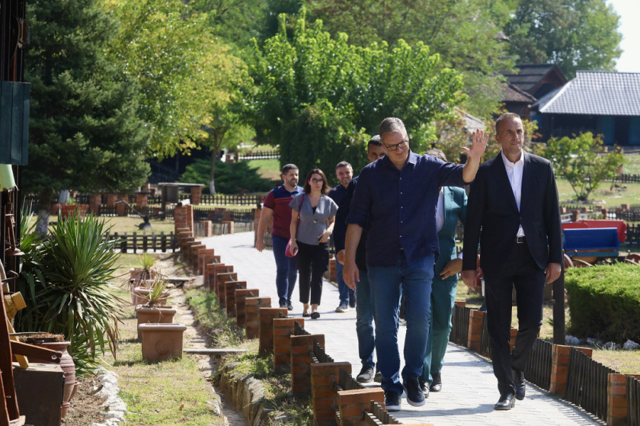 Vučić sa narodom u Velikoj Plani : Da pobedimo u svakom mestu, najubedljivije moguće! (VIDEO/FOTO)