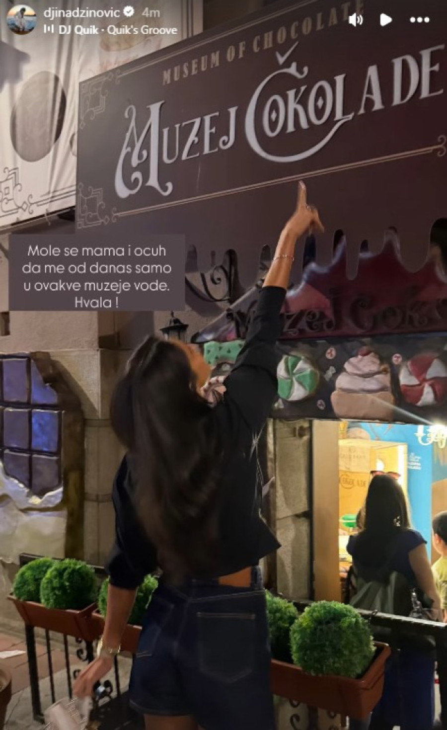 "Mole se mama i očuh..." Đina po luks letovanju pokazala Melini i engleskom bogatašu gde bi da je vode!
