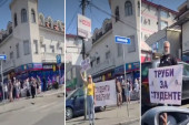 Blokaderi razvili transparente i molili vozače da trube, a narod im pokazao šta misli: Dobili odgovor koji će dugo pamtiti!