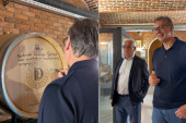 Vučić obišao vinariju "Đorđević" kod Lapova: Šumadija se razvija, cela Srbija ide napred