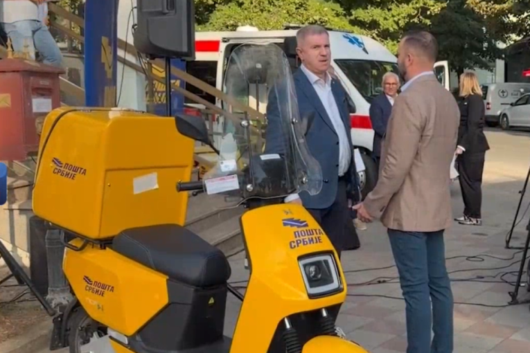 Značajna pomoć za stanovnike Varvarina: Pošta Srbije donirala potpuno opremljeno vozilo hitne pomoći