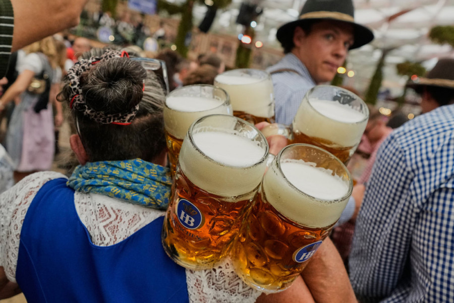 Haos na otvaranju Oktoberfesta: Posetioci ostali zaglavljeni naglavačke, tinejdžerima pozlilo na vrtešci