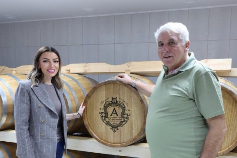 "Iz Bošnjana šaljemo poruku snage i zajedništva" Mesarovićeva posetila seosko domaćinstvo Bakija Anđelkovića