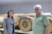 "Iz Bošnjana šaljemo poruku snage i zajedništva" Mesarovićeva posetila seosko domaćinstvo Bakija Anđelkovića