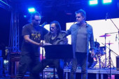 Obezbeđenje izvelo pevača sa bine u Hrvatskoj: Nije uspeo ni minut da održi koncert (VIDEO)